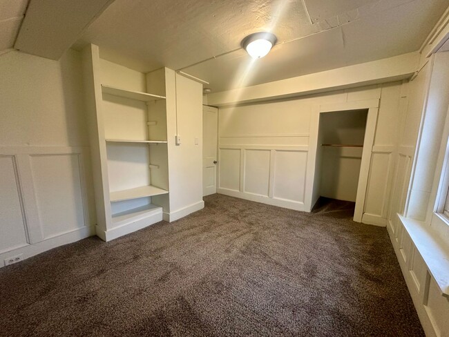 Building Photo - 5 bed 2 bath Single Family Home in Wausau