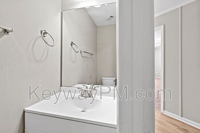 Building Photo - 5780 Carriage Hills Dr