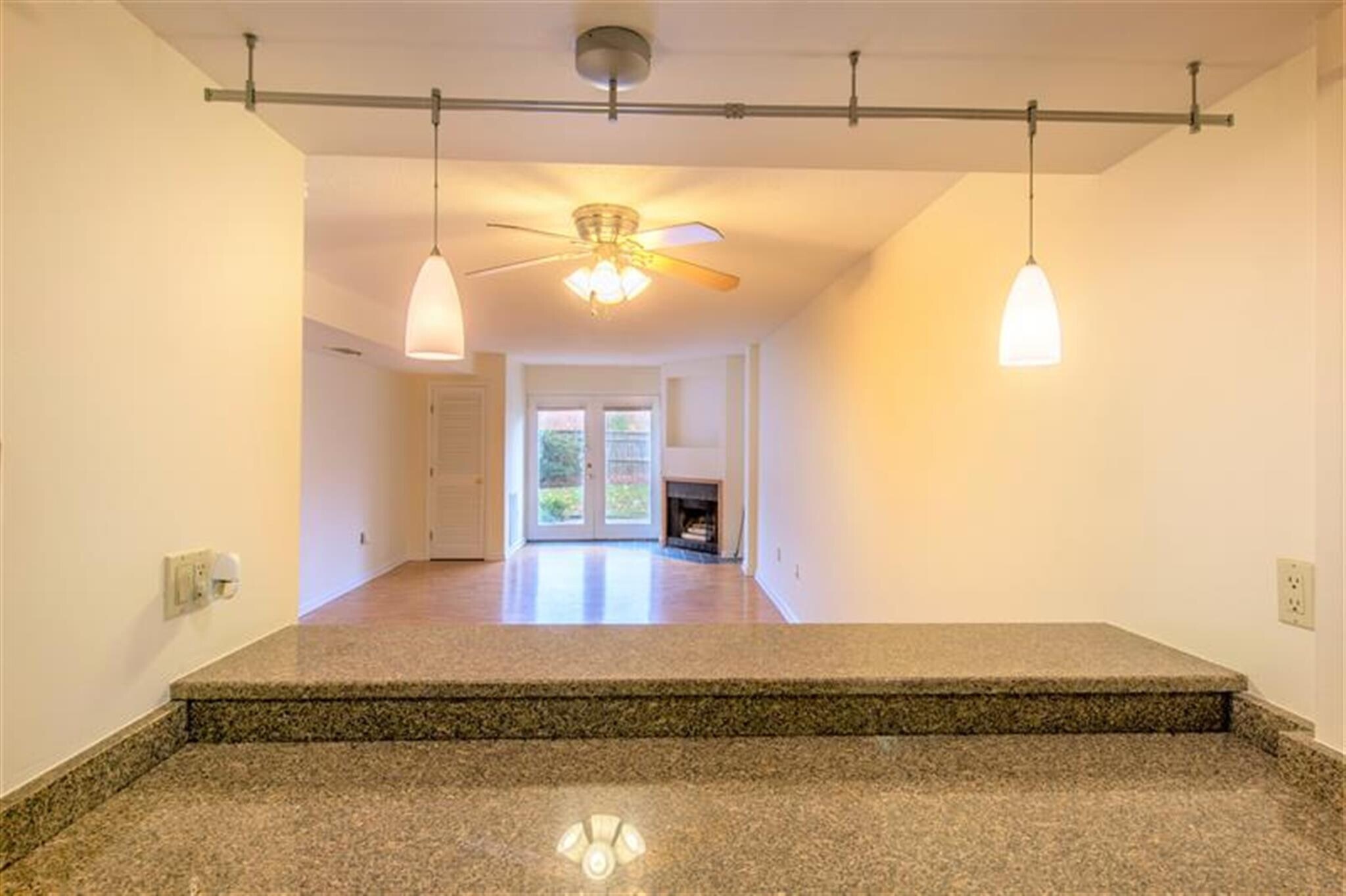 Building Photo - 325 Franklin St