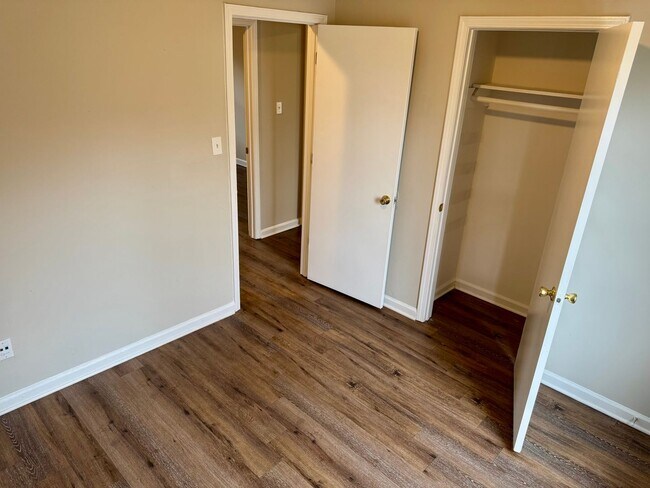 Building Photo - 8241 Ashbrook Dr