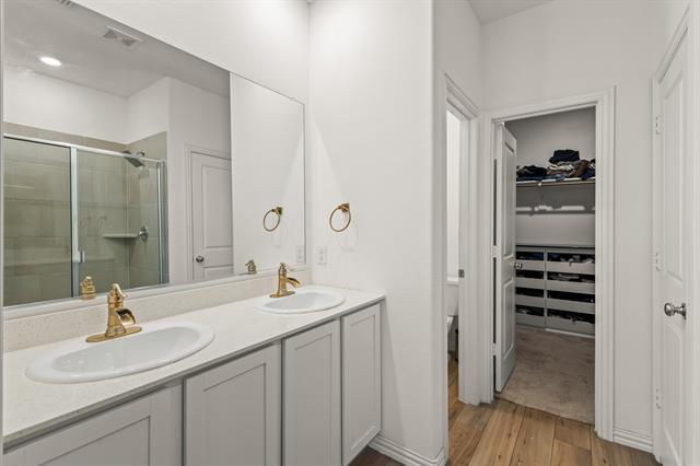 Building Photo - 1733 Lake Grove Dr