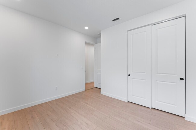 Building Photo - 12664 SW Eleanor Dr