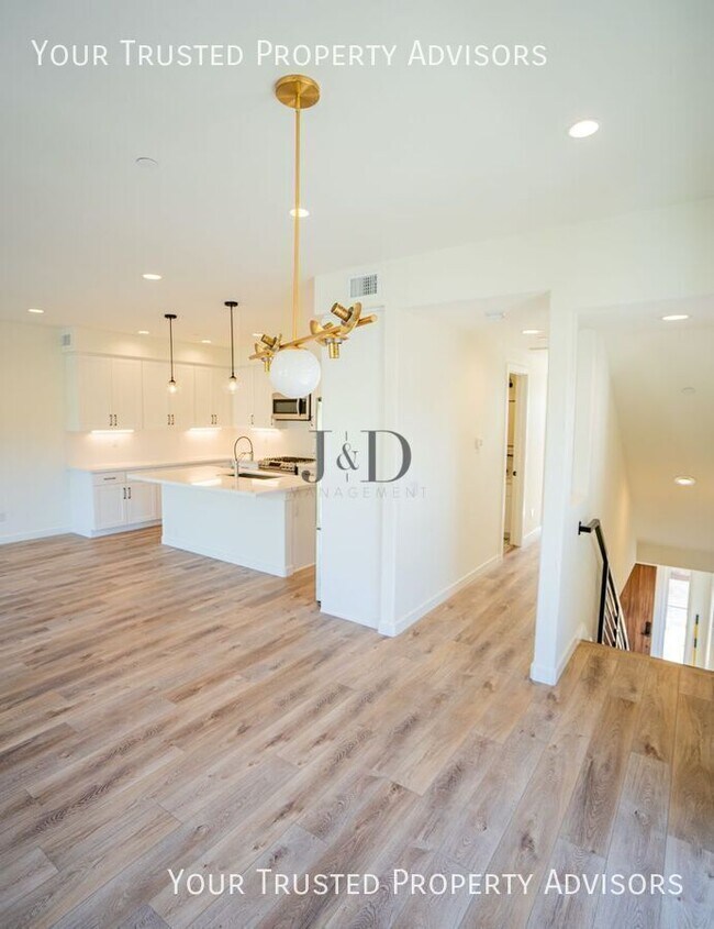 Building Photo - 1371 N Vulcan Ave