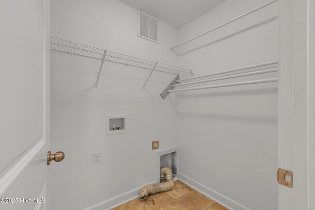 Building Photo - 1390 Gould Rd