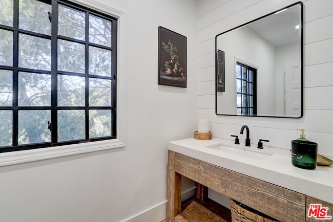 Building Photo - 456 S McKnight Rd