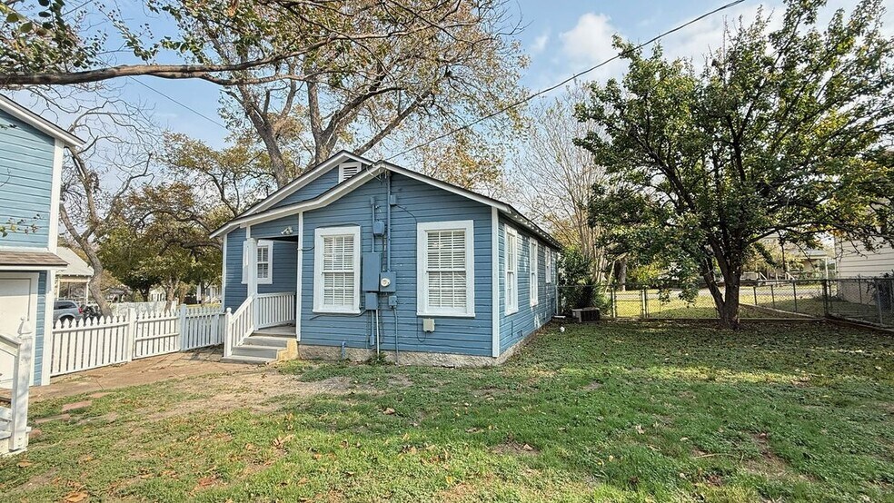 Building Photo - 820 N 5th St