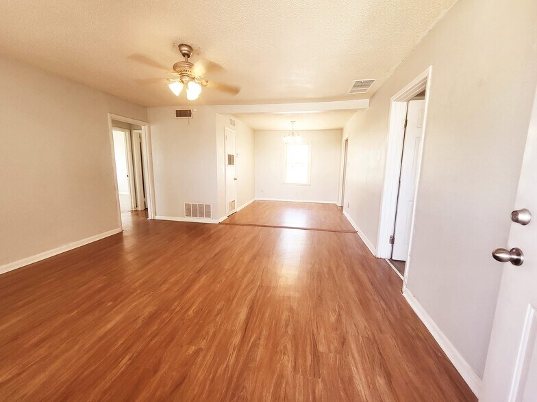 Building Photo - 3789 Sunset Ave