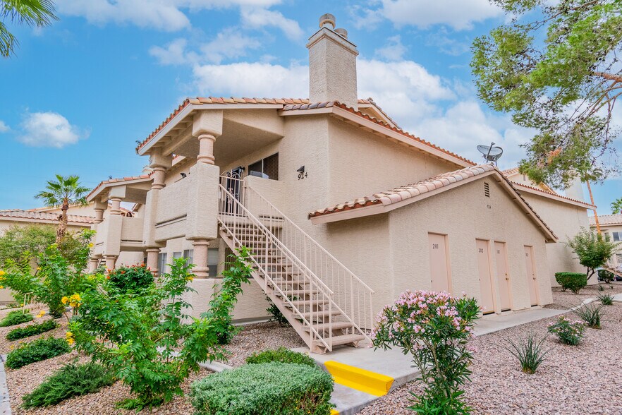 Building Photo - 924 Falconhead Ln