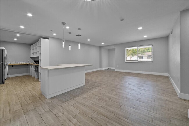 Building Photo - 16400 SW 100th Ct