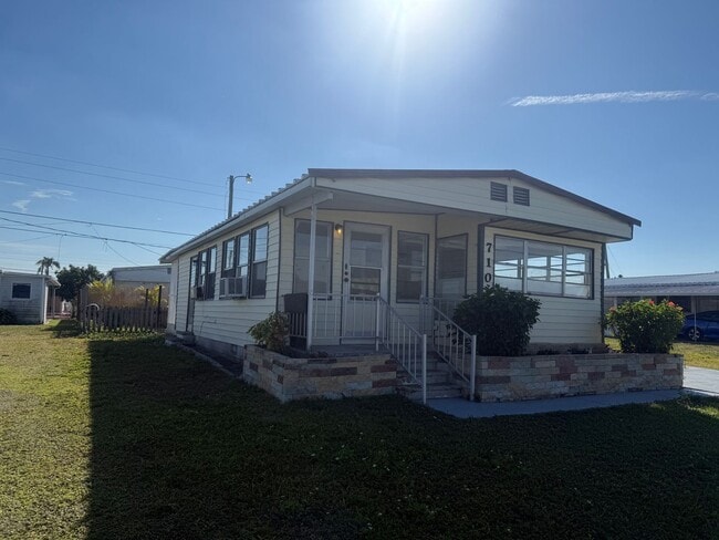 Building Photo - 2 bedroom 2 bath