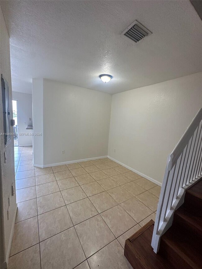 Building Photo - 1440 SE 24th Ct