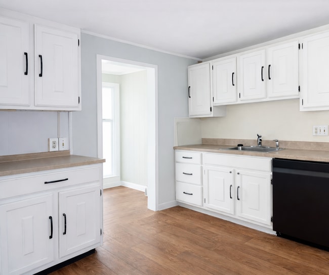 Building Photo - Cozy Milford Single Family – 3 Beds, Laundry, Parking!