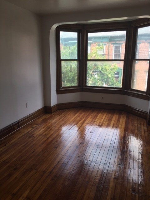 Building Photo - Spacious 2 bedroom apartment on the 2nd floor next to the Rail Trail York City