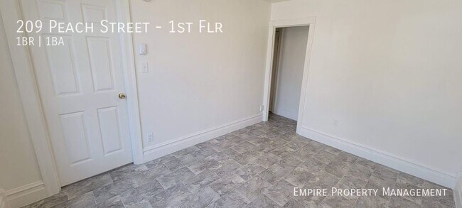 Building Photo - 209 N Peach St