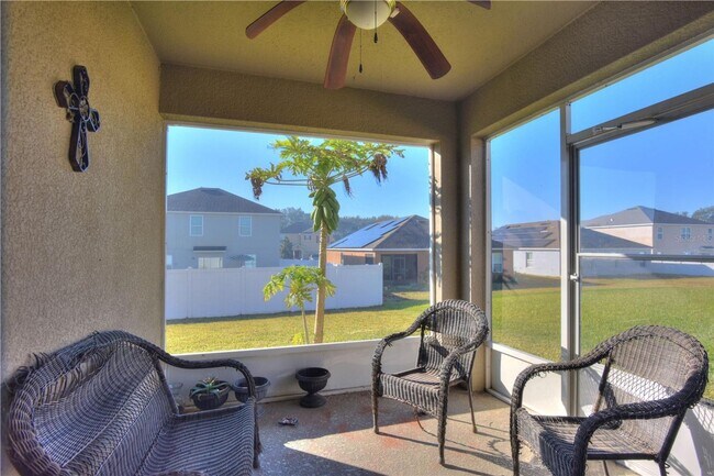 Building Photo - 3/2 Single Family Home located in a quiet ...