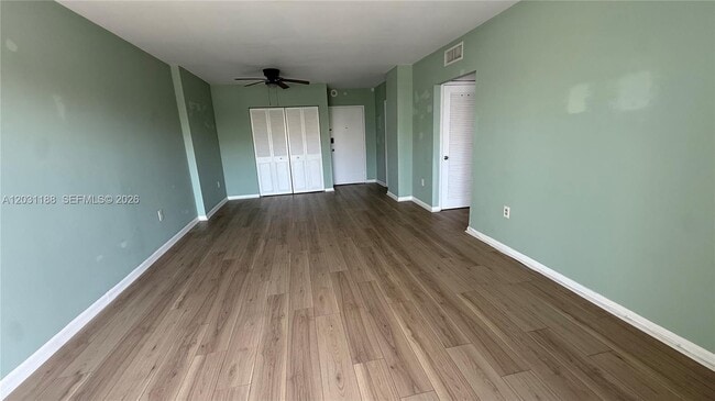 Building Photo - 400 Kings Point Dr