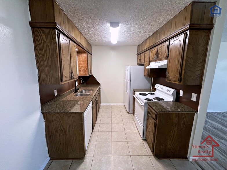 Building Photo - 2111 NW Lindy Ave