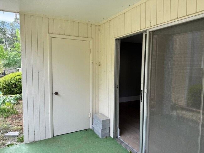 Building Photo - Forest Acres