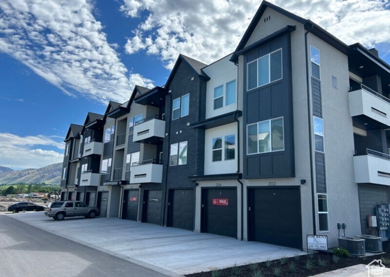 Building Photo - 3115 S 200 W
