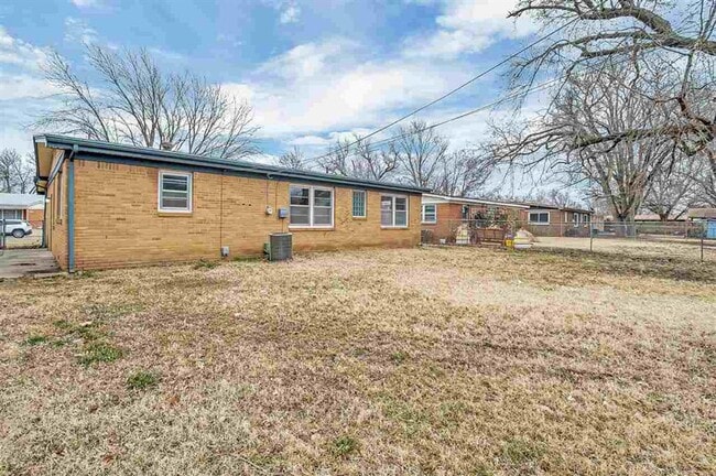 Building Photo - 415 Hillcrest Ave