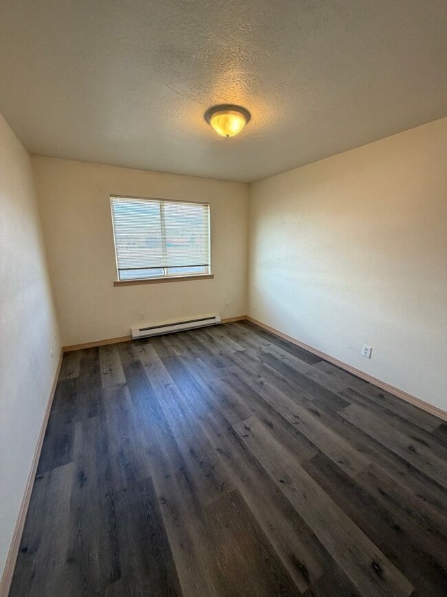 Building Photo - Southgate Triangle - 2 Bed - 1 Bath *Exterior Improvements Underway*