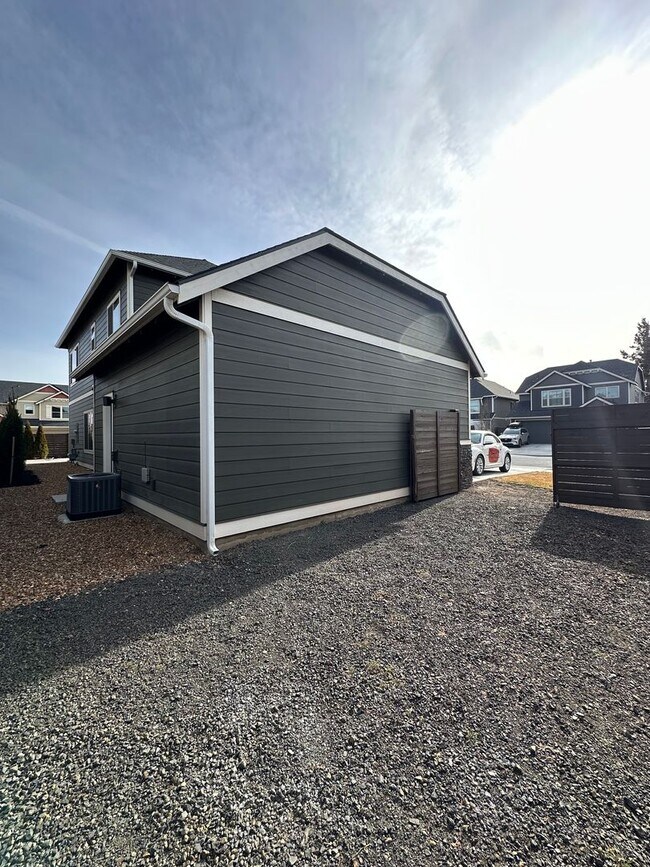 Building Photo - Beautiful Stone Creek Home | Open Layout, RV Parking & Private Pool Access