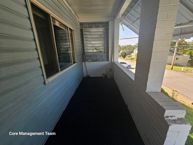 Building Photo - 2 bedroom 1 bath house for rent in West Mifflin
