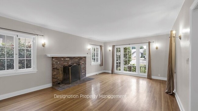 Building Photo - 1772 Rose Villa St