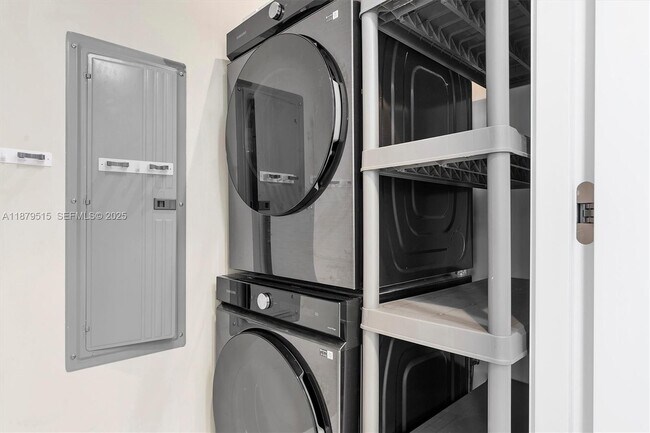 Building Photo - 16001 Collins Ave