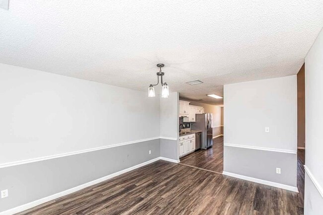 Building Photo - 443 Beverly Dr