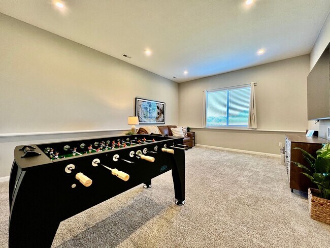 Building Photo - Fully Furnished Executive Miamisburg Home