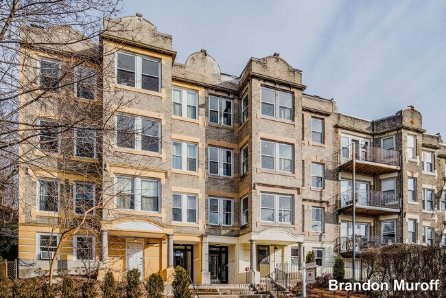 Building Photo - 59 Strathmore Rd
