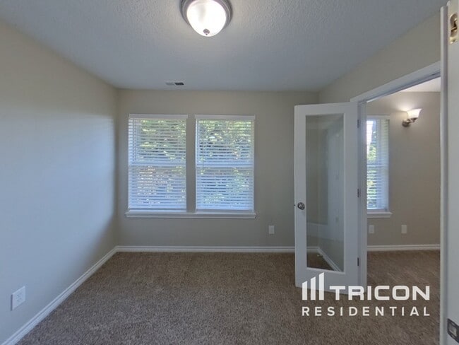 Building Photo - 16050 SW Loon Dr