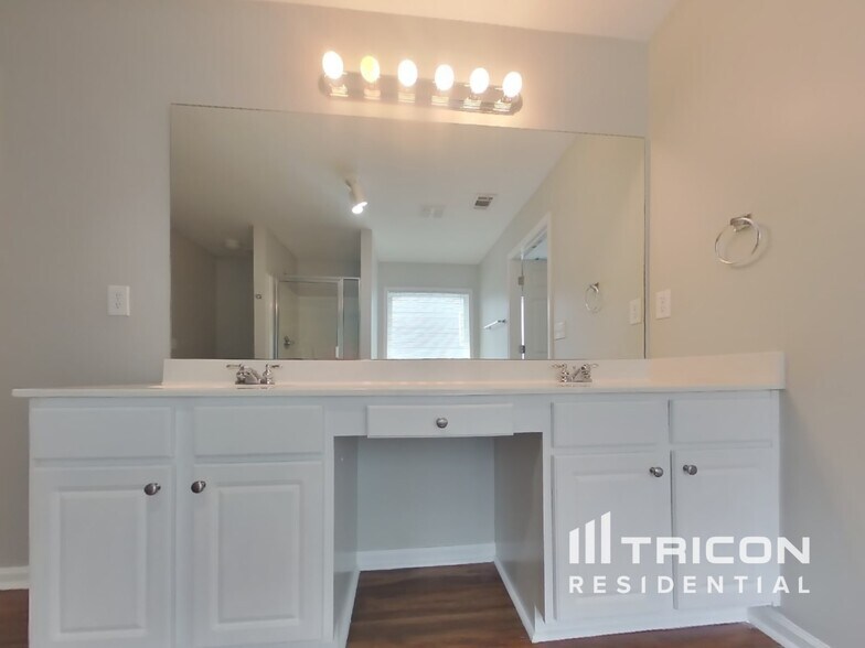 Building Photo - 3124 Delacorte Dr