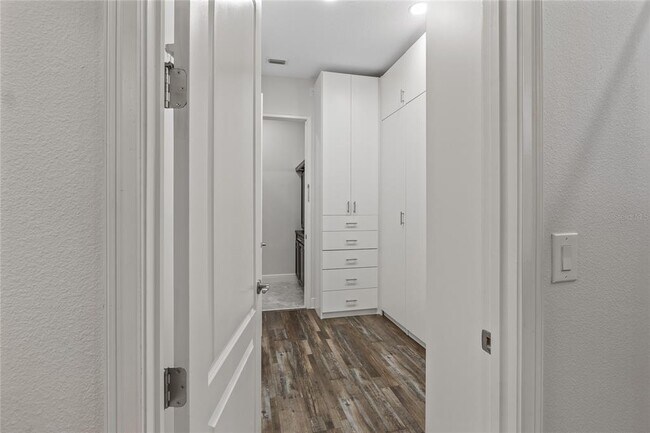 Building Photo - 2460 Promenade Dr