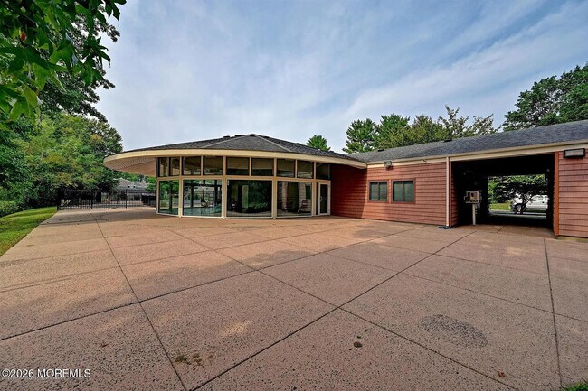 Building Photo - 13 Helene Ct