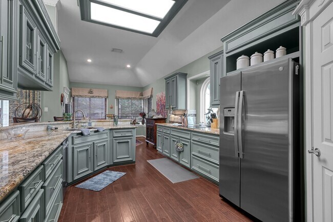 Building Photo - 192 Monterrey Rd W