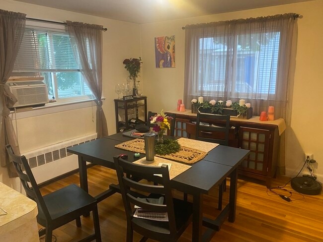 Building Photo - 640 Lagrange St