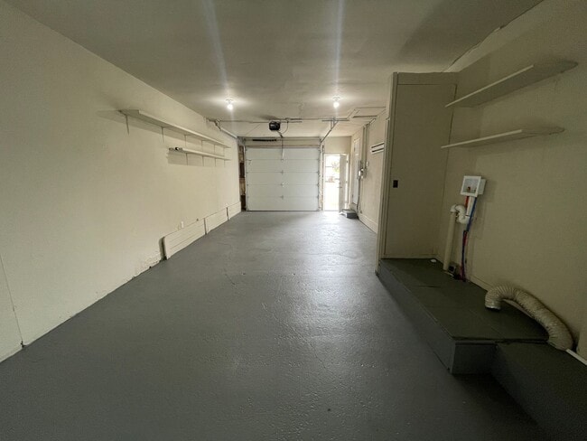 Building Photo - 3 Bedroom Fully Remodeled Marshalltown