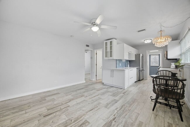 Building Photo - 6236 S Martindale Ave