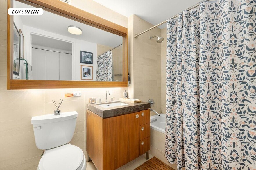 Building Photo - 57 Reade St