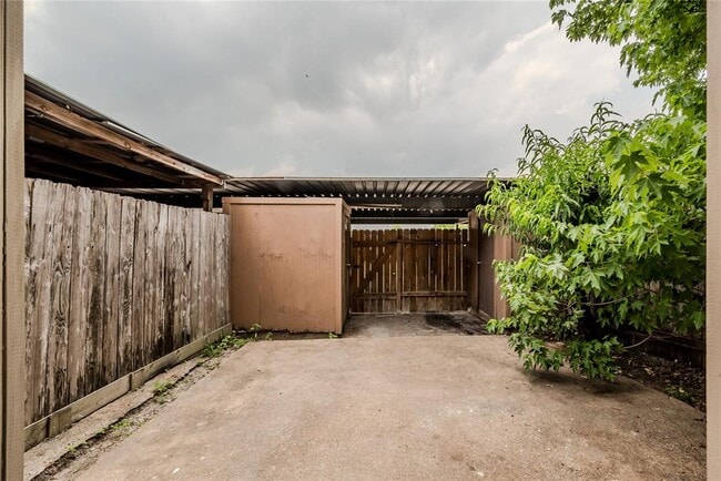 Building Photo - 1803 Country Village Blvd