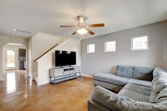 Building Photo - 4616 Inicio Ln