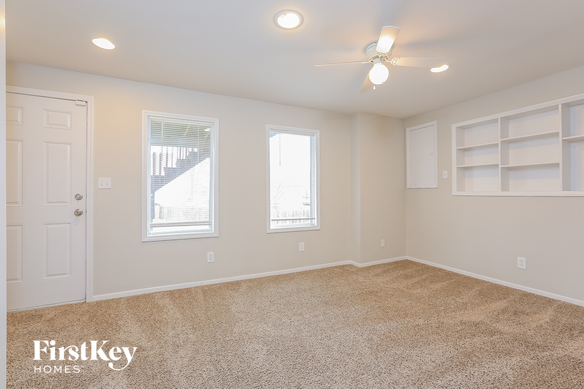 Building Photo - 912 E Madelyn Dr