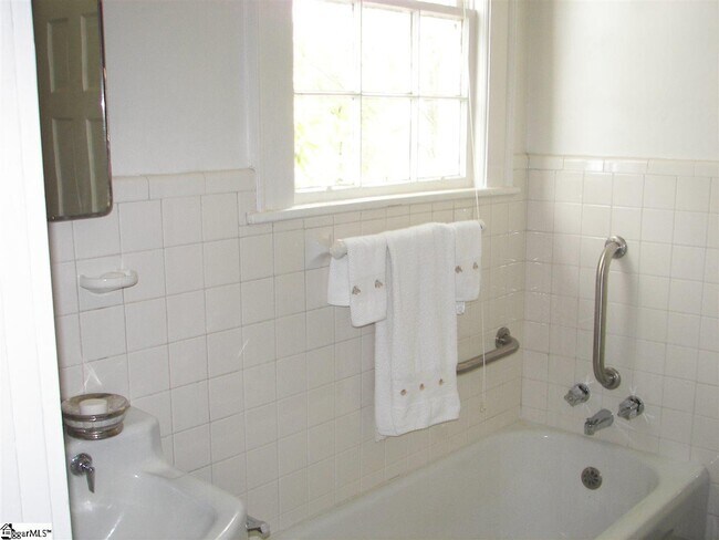 Building Photo - 101 W Augusta Pl