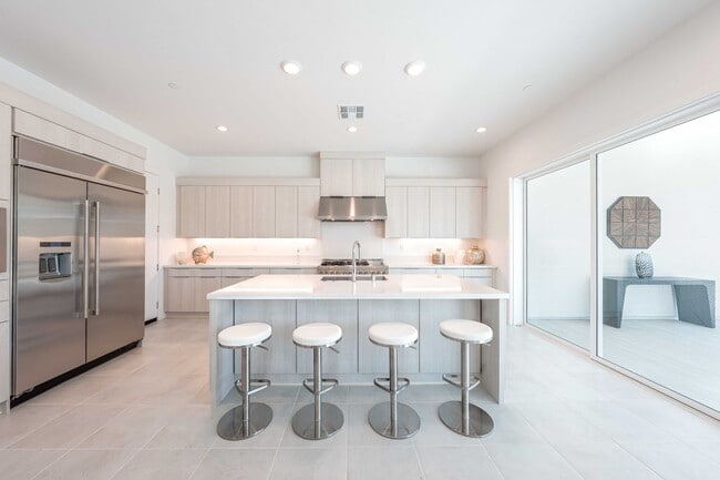 Building Photo - 120 Riverbend