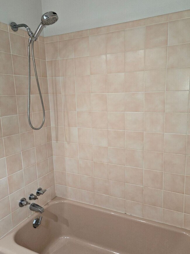 Building Photo - 132 Corll St