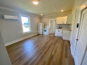 Building Photo - 1009 4th St