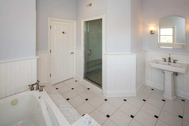 Building Photo - 41 White St