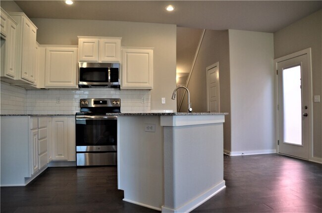 Building Photo - 3912 SW Peachwood Dr